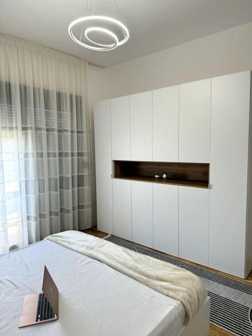 Sol Apartments - 2 Bedrooms Shkoder Luaran gambar
