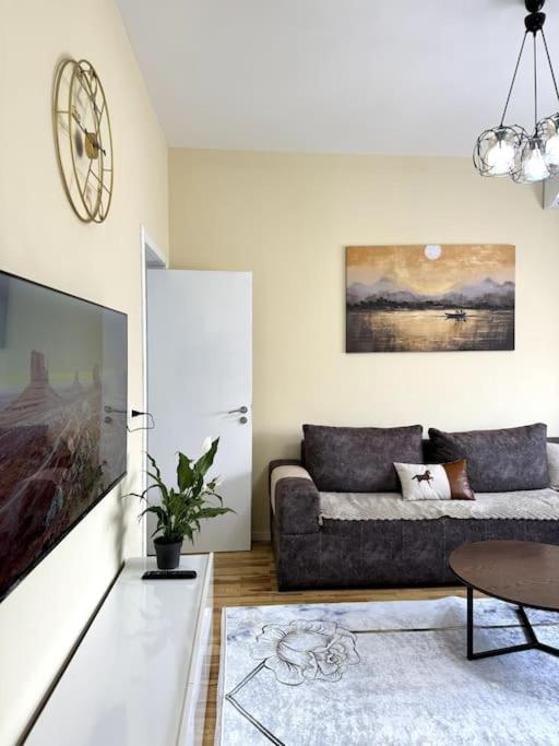 Sol Apartments - 2 Bedrooms Shkoder Luaran gambar