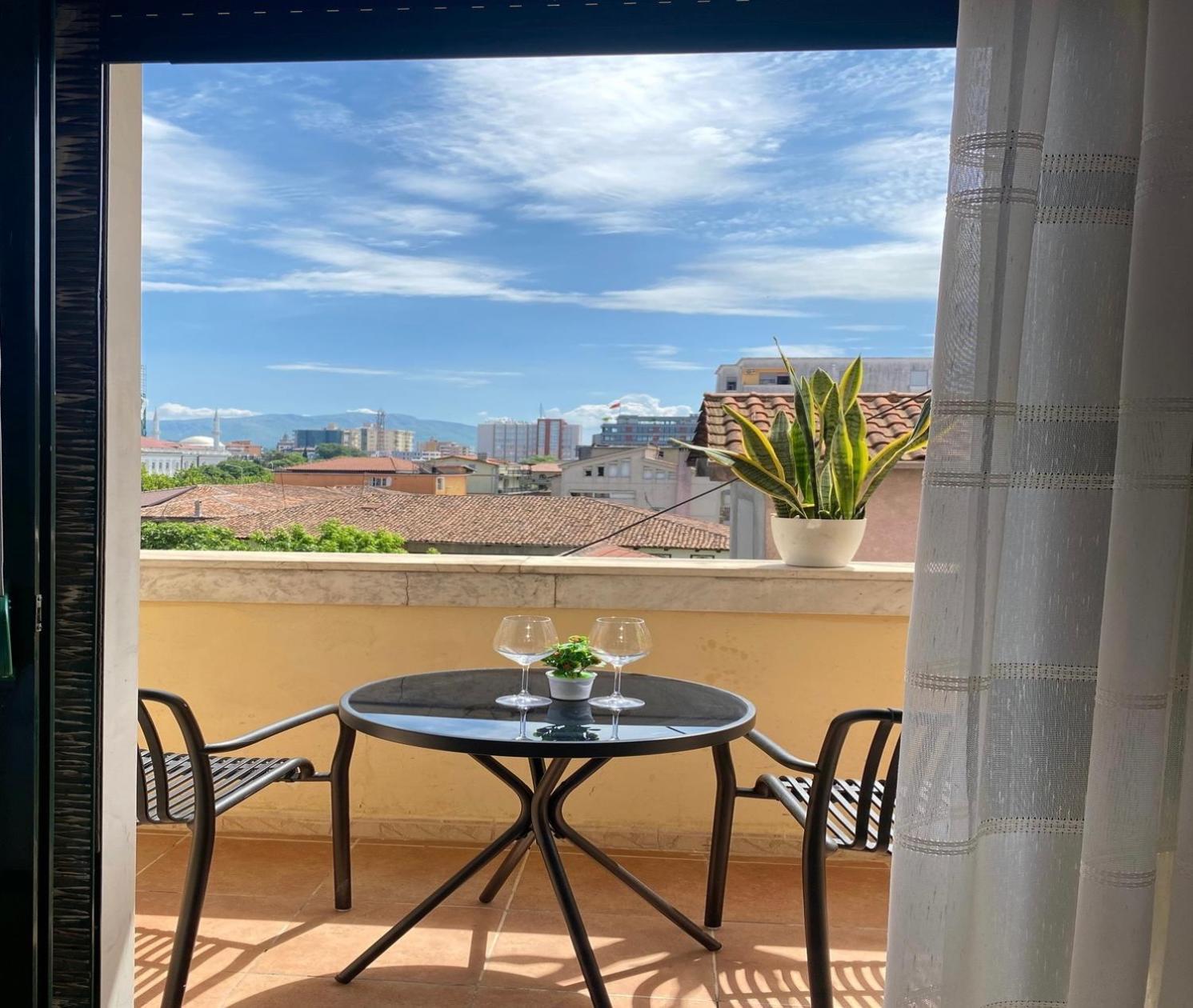 Sol Apartments - 2 Bedrooms Shkoder Luaran gambar